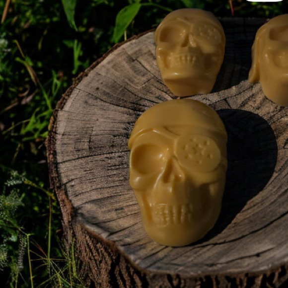 One (1) Handcrafted Halloween Goats Milk Soap Pumpkin Vanilla - Picture 3 of 6